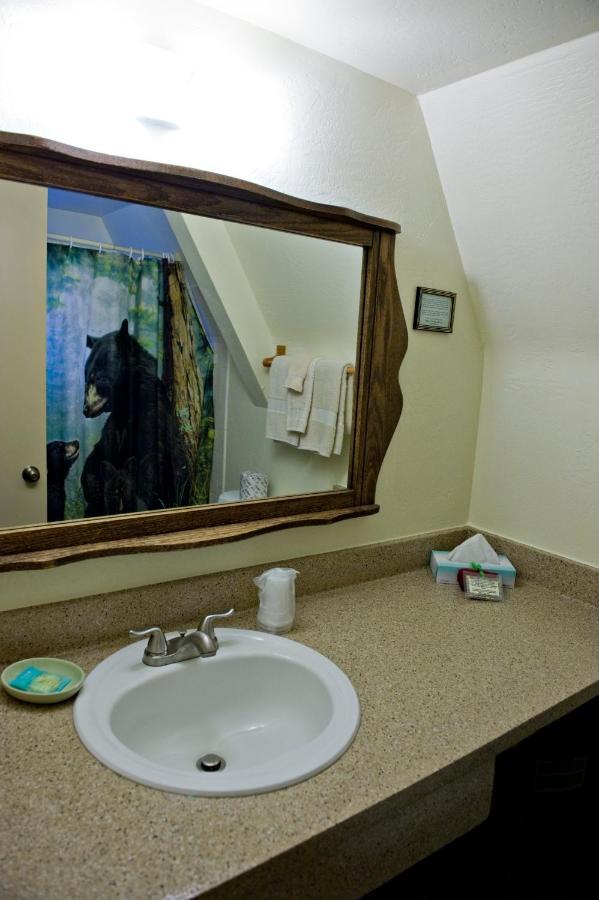 Cabins On Strawberry Hill Hotel Pine Ngoại thất bức ảnh