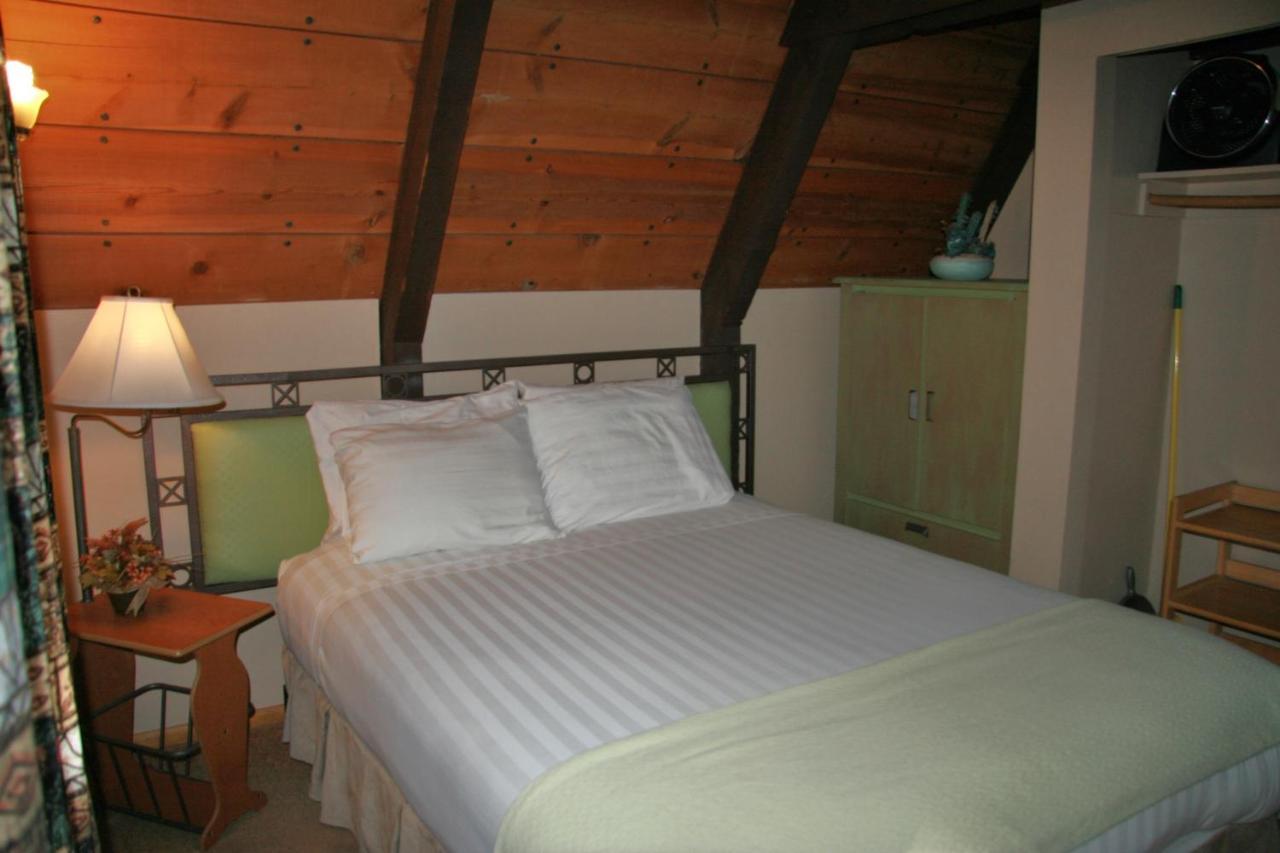Cabins On Strawberry Hill Hotel Pine Ngoại thất bức ảnh