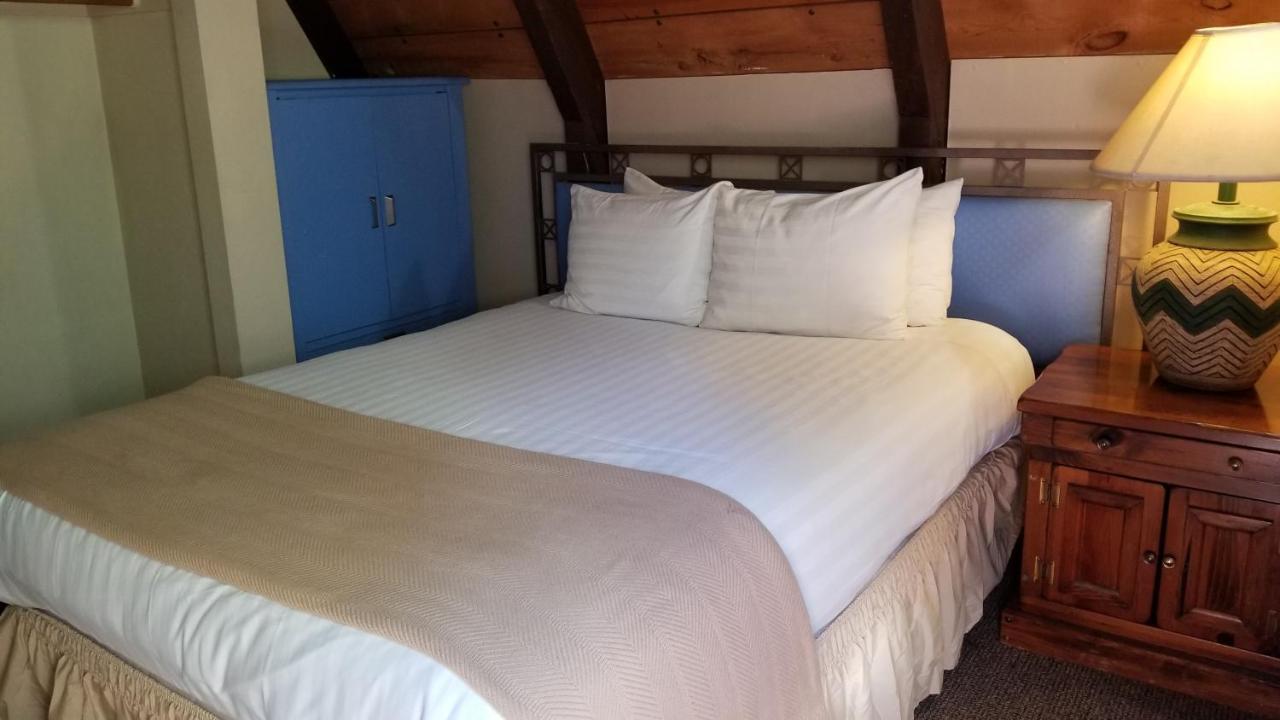 Cabins On Strawberry Hill Hotel Pine Ngoại thất bức ảnh