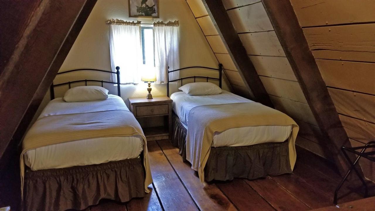 Cabins On Strawberry Hill Hotel Pine Ngoại thất bức ảnh