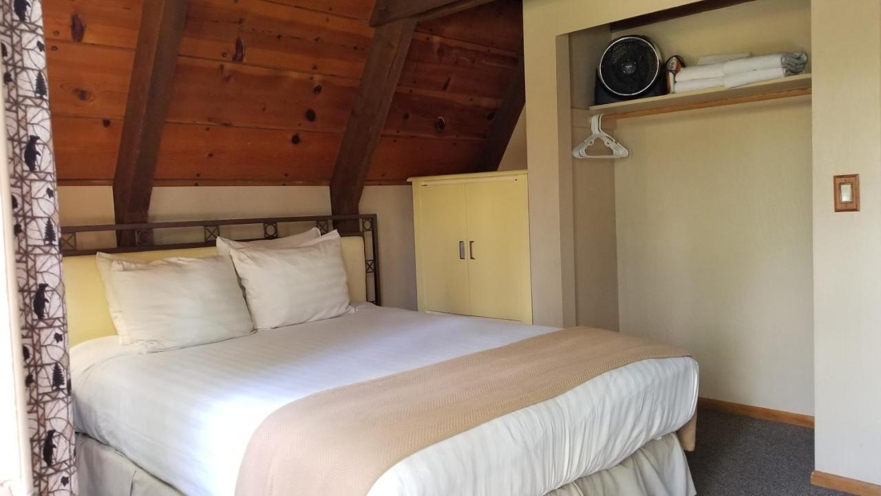Cabins On Strawberry Hill Hotel Pine Ngoại thất bức ảnh